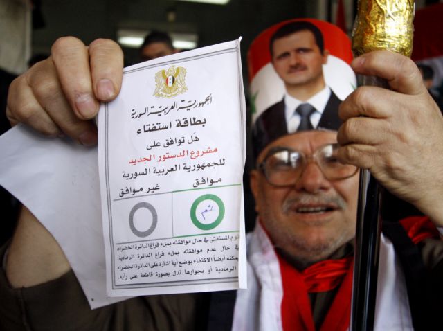 Αιματηρές συγκρούσεις στη Συρία που κλήθηκε να ψηφίσει νέο Σύνταγμα